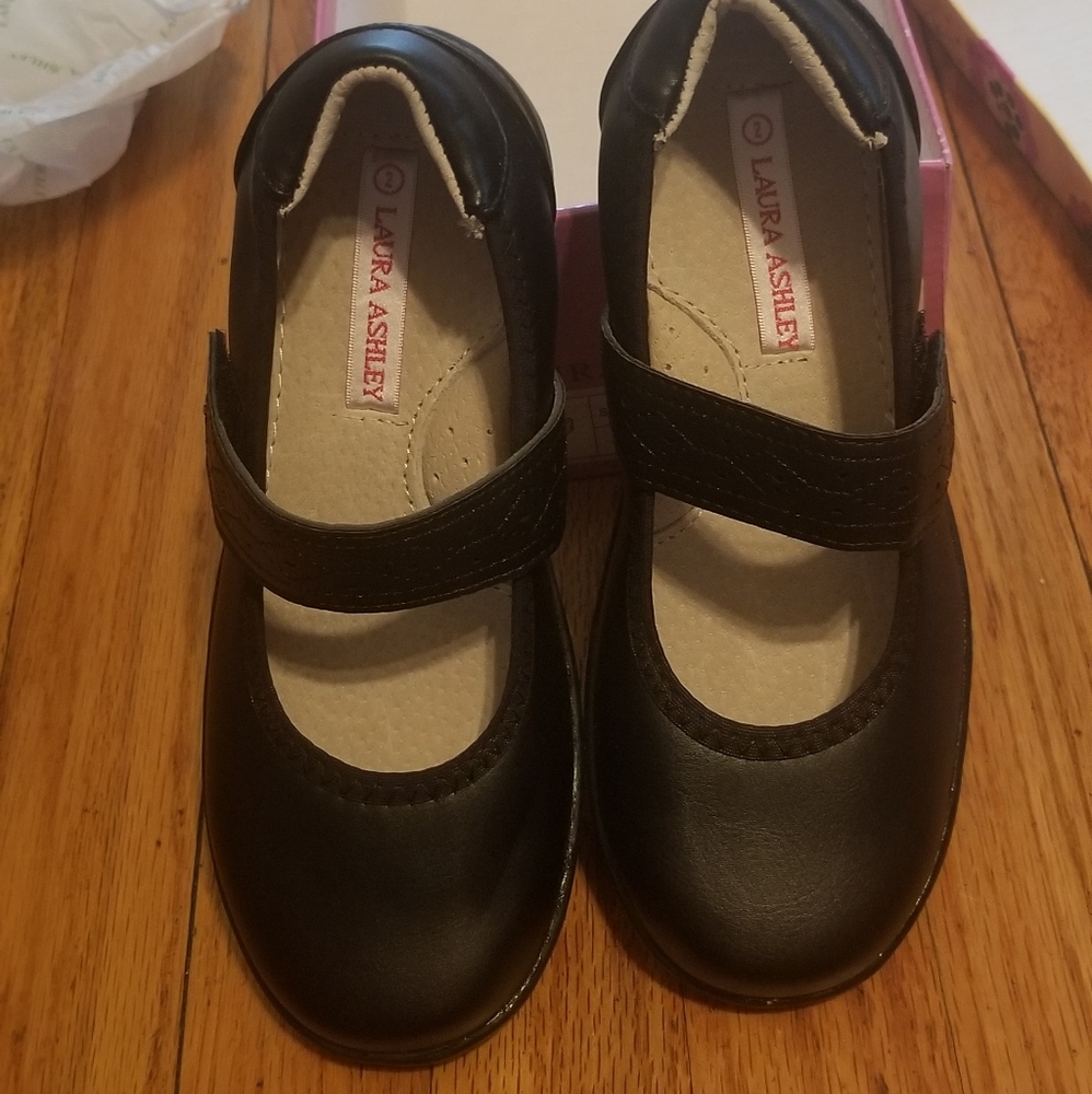 Girls shoes